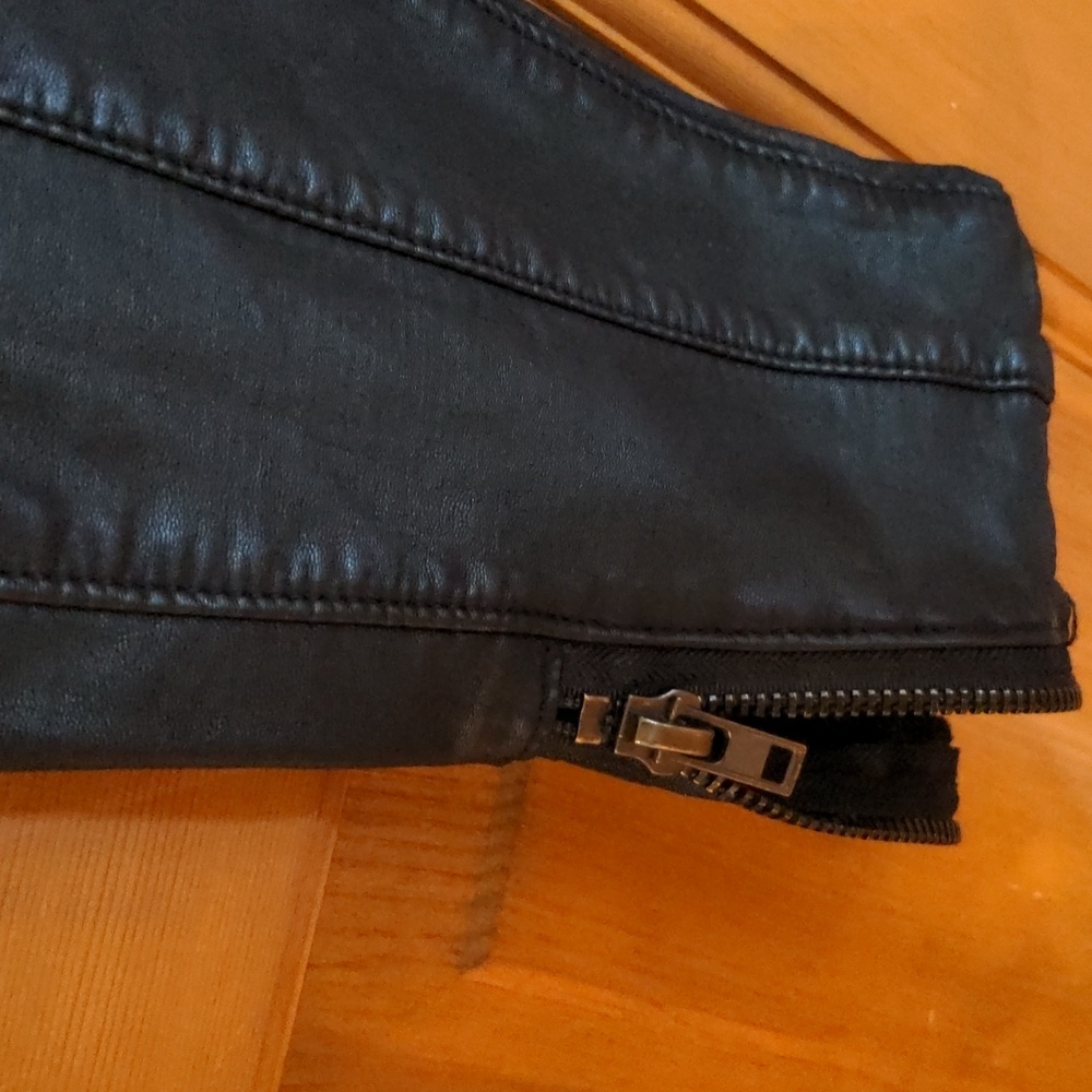 BlankNyc Faux Leather Skinny Pants Ankle Zip Black Size 27 Mid to Low Rise - Picture 8 of 11
